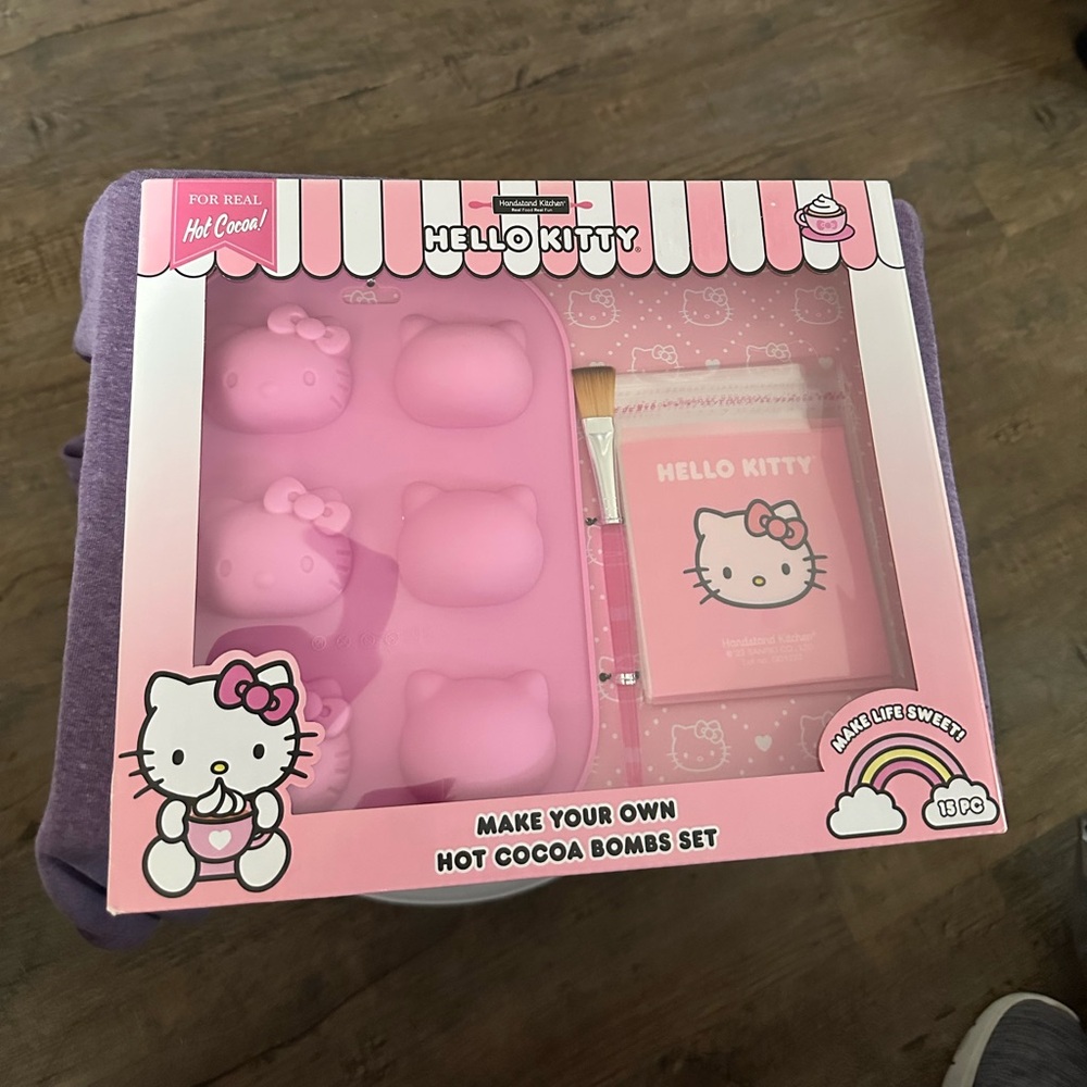 Hello Kitty Pink Hot Cocoa Bombs Set